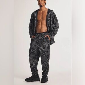 NWT Savage X Fenty Bold Bloom Black Floral Men’s Joggers Size 32